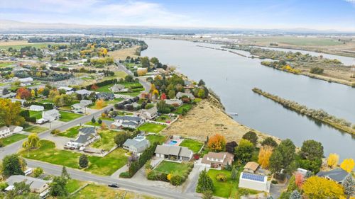 65 Snake River Dr, Burbank, WA, 99323-9676 | Card Image