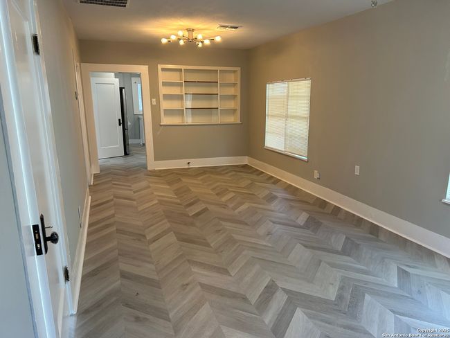 635 E Gonzales St, House other with 2 bedrooms, 1 bathrooms and null parking in Seguin TX | Image 4