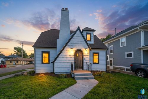 1500 S Summit Ave Avenue, Sioux Falls, SD, 57105 | Card Image