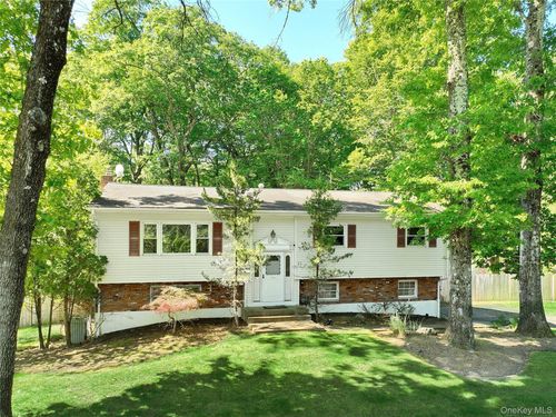 17 Twin Lakes Dr, Airmont, NY, 10952-4411 | Card Image