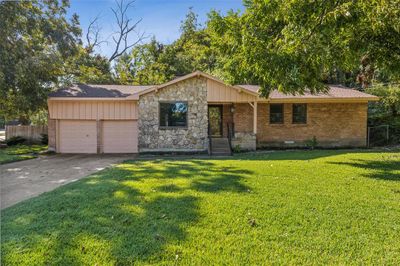 2408 W Five Mile Parkway, House other with 3 bedrooms, 2 bathrooms and null parking in Dallas TX | Image 1