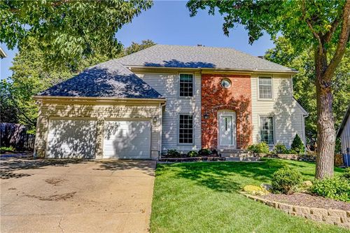 9208 Swarner Dr, Lenexa, KS, 66219-2205 | Card Image