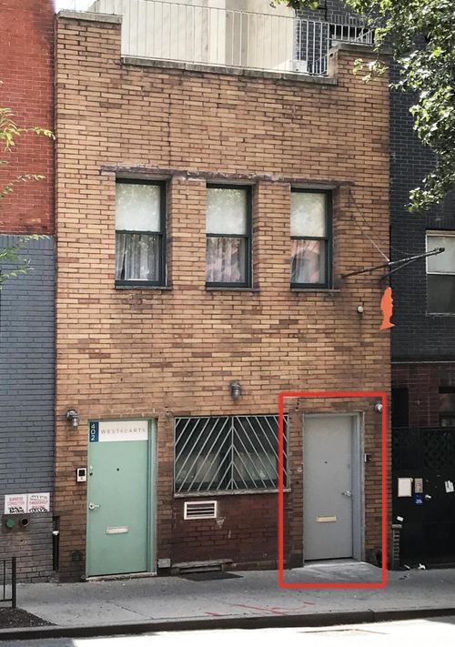 402 W 40th St, New York, NY, 10018-1204 | Card Image