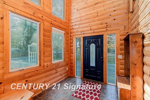 7451 Narragannett Dr, Hope, MI, 48628-9719 | Card Image