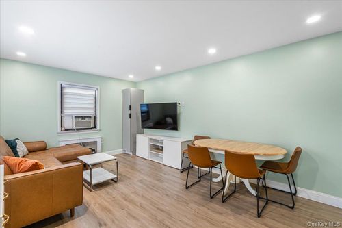 335a1-74 220th St, Oakland Gardens, NY, 11364-3039 | Card Image