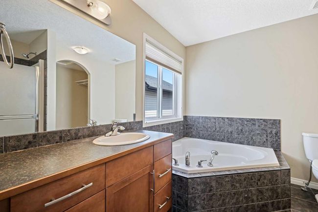 19 Rockyspring Green Nw, House other with 4 bedrooms, 4 bathrooms and 4 parking in Calgary AB | Image 27