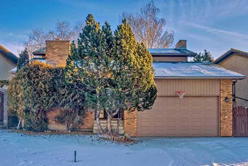15 Castlebury Way Ne, Home with 7 bedrooms, 4 bathrooms and 4 parking in Calgary AB | Card Image