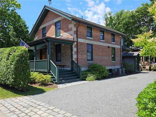 209 Coggeshall Ave, Newport, RI, 02840-4211 | Card Image