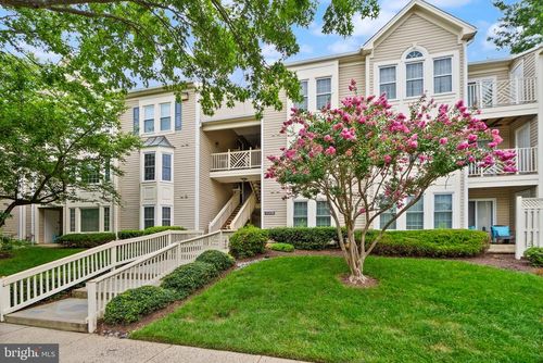 604b-12205 Fairfield House Dr, FAIRFAX, VA, 22033-3914 | Card Image