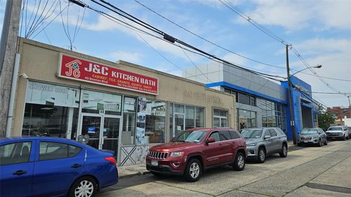 40-38 Newton Blvd, Freeport, NY, 11520-3919 | Card Image