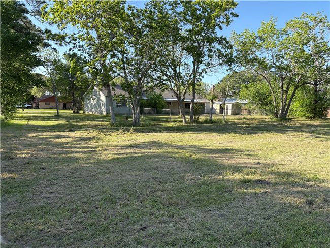 203 Dugger St, House other with 4 bedrooms, 3 bathrooms and null parking in Edna TX | Image 7