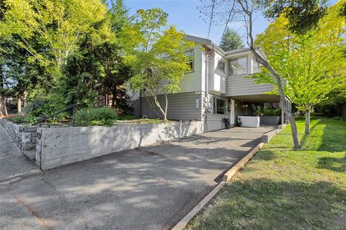 721 Snowdrop Ave, Victoria, BC, V8Z2N3 | Card Image