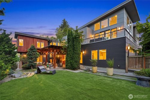 1533 38th Ave E, Seattle, WA, 98112-3845 | Card Image
