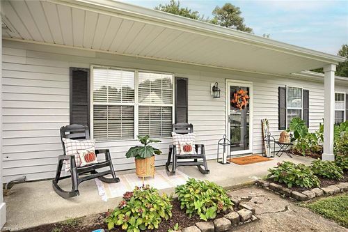 6352 New Pines Dr, Hayes, VA, 23072-2704 | Card Image