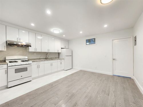 apt-1a-76 Woodside Ave, Elmhurst, NY, 11373-1932 | Card Image