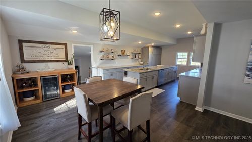 15802 Elwood Ave, Glenpool, OK, 74033-4808 | Card Image