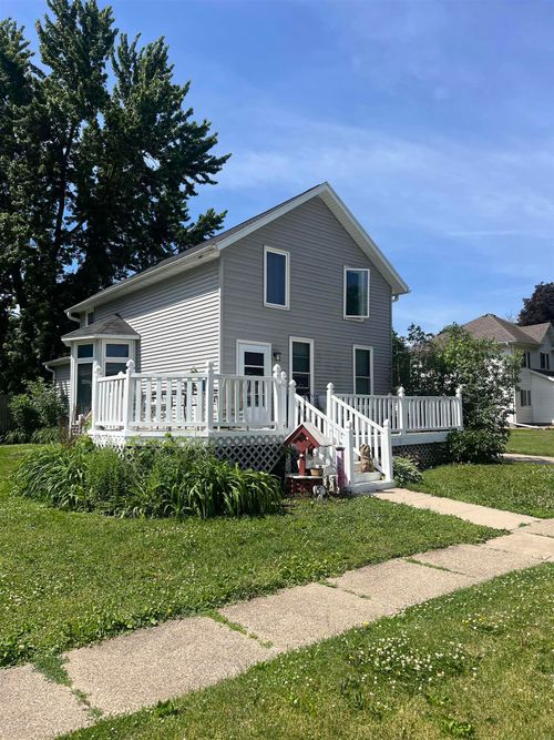 1019 Nash St, Aplington, IA, 50604-1001 | Card Image