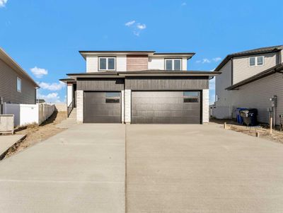 32 Somerside Way Se, House detached with 3 bedrooms, 2 bathrooms and 3 parking in Medicine Hat AB | Image 1