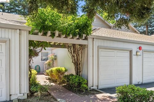 340 Blanchard Ln, Benicia, CA, 94510-2745 | Card Image