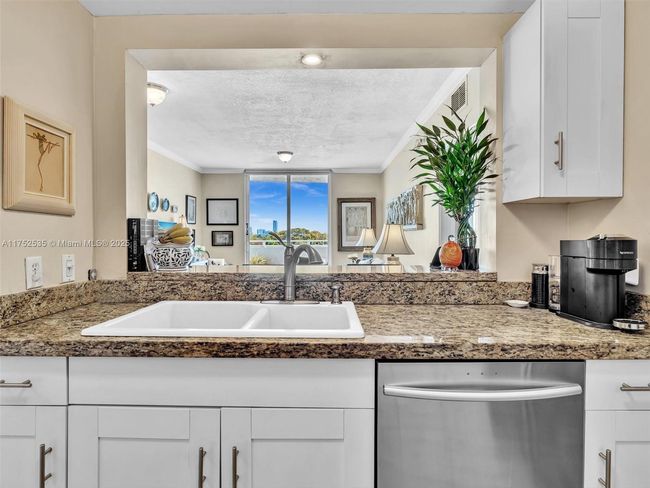 APT-506 - 2600 Sw 27 Th Ave, Condo with 2 bedrooms, 2 bathrooms and null parking in Miami FL | Image 10