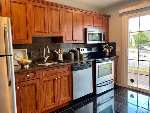 65-65 Claire Ct, West Babylon, NY, 11704-7303 | Card Image