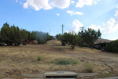 8600 Southlake Dr, Lake Isabella, CA, 93240-9315 | Card Image