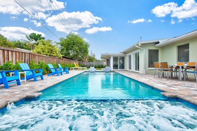 2473 Davis Blvd, House other with 3 bedrooms, 2 bathrooms and null parking in Sarasota FL | Image 4