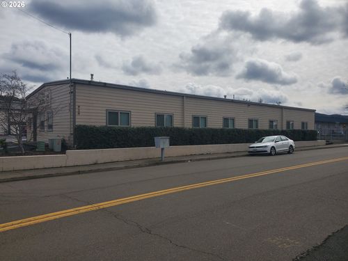 923 Nw Highland St, Roseburg, OR, 97470-5136 | Card Image