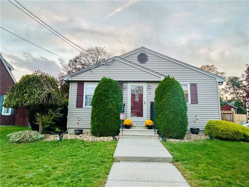45 Providence Ave, Riverside, RI, 02915-3211 | Card Image
