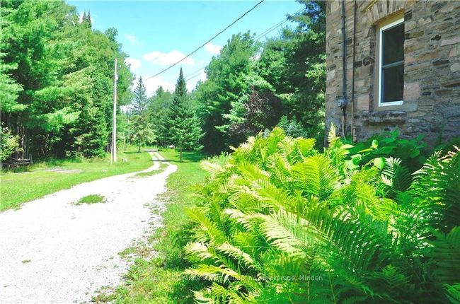 9717 Highway 118, House other with 2 bedrooms, 2 bathrooms and 8 parking in Algonquin Highlands ON | Image 38