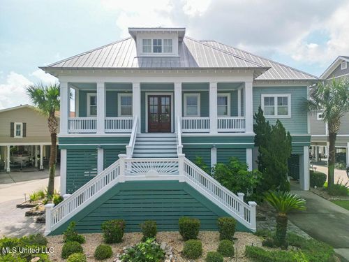 66 Bayou Cir, Gulfport, MS, 39507-4618 | Card Image
