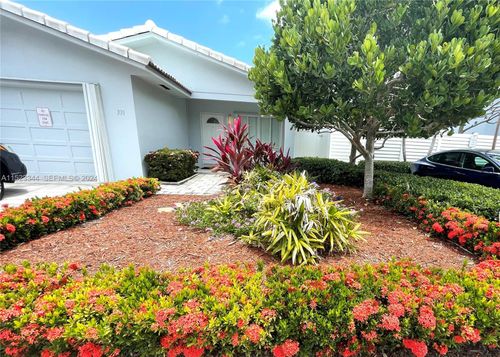 331 Desoto St, Hollywood, FL, 33019-4501 | Card Image