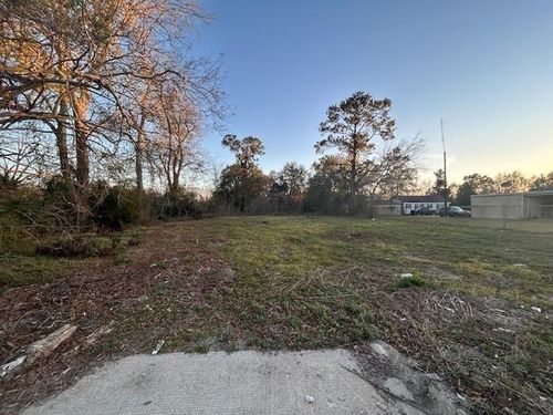 6295 Highway 105, Beaumont, TX, 77708-3709 | Card Image
