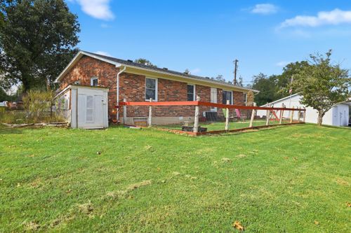 1070 Delaney Ferry Rd, Versailles, KY, 40383-9018 | Card Image