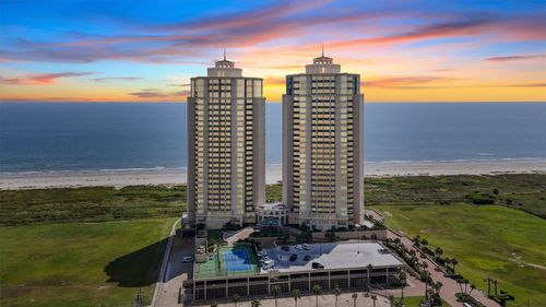 tw2008-801 E Beach Dr, Galveston, TX, 77550-3364 | Card Image