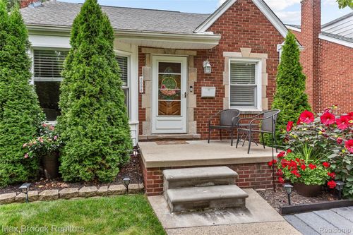 8098 Winona Ave, Allen Park, MI, 48101-2228 | Card Image