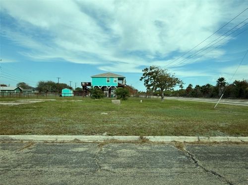 260 E Deberry Ave, Aransas Pass, TX, 78336-5210 | Card Image