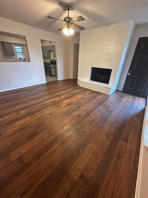 2017 Oakwood Ct, Arlington, TX, 76012-3658 | Card Image