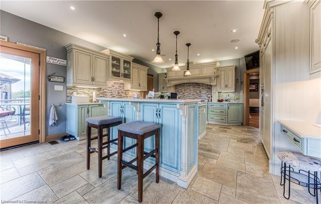 1098 Wurster Pl, House other with 11 bedrooms, 10 bathrooms and 14 parking in Breslau ON | Image 12