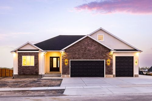 689 W 85 S, Hyrum, UT, 84319-1364 | Card Image