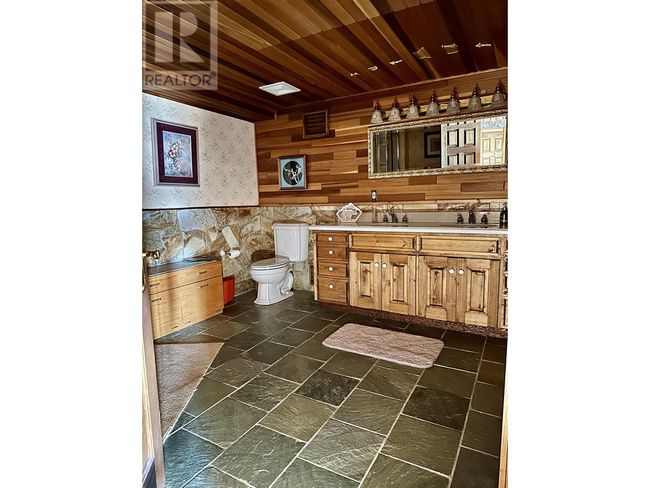 20101 20 Highway, House other with 3 bedrooms, 3 bathrooms and null parking in Nimpo Lake BC | Image 39