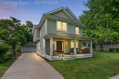 525 Broadacre Ave, Clawson, MI, 48017-2702 | Card Image