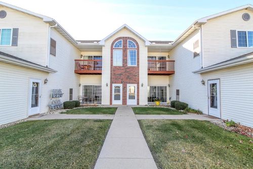 8-1612 Commonwealth Dr, Fort Atkinson, WI, 53538-3147 | Card Image
