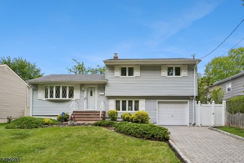 135 Roosevelt Ave, Colonia, NJ, 07067-2236 | Card Image