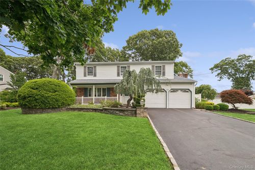 63 Woodview Lane, Brookhaven, NY, 11720 | Card Image