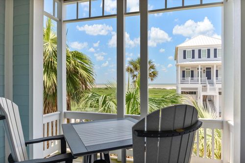 1822 Seaside Dr, Galveston, TX, 77550-3342 | Card Image