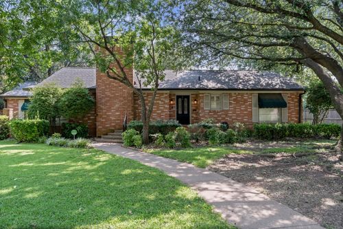 311 Sunset Dr, Cleburne, TX, 76033-4736 | Card Image