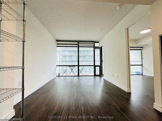 710 - 37 Grosvenor St, Condo with 2 bedrooms, 1 bathrooms and null parking in Toronto ON | Image 8