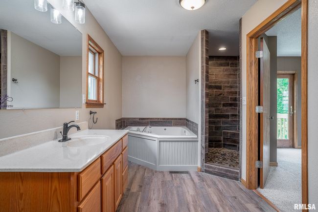4460 160 Th St, House other with 5 bedrooms, 3 bathrooms and null parking in Clinton IA | Image 16