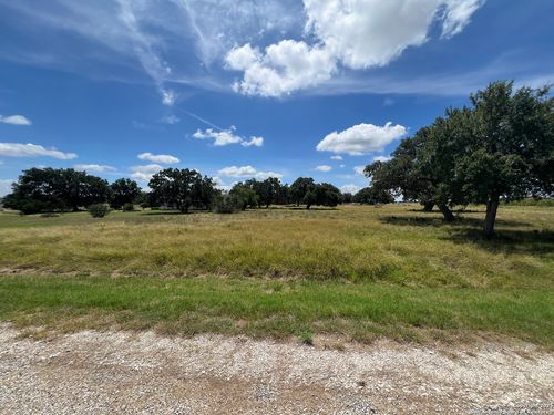 560 Appaloosa Holw, Bandera, TX, 78003-3662 | Card Image